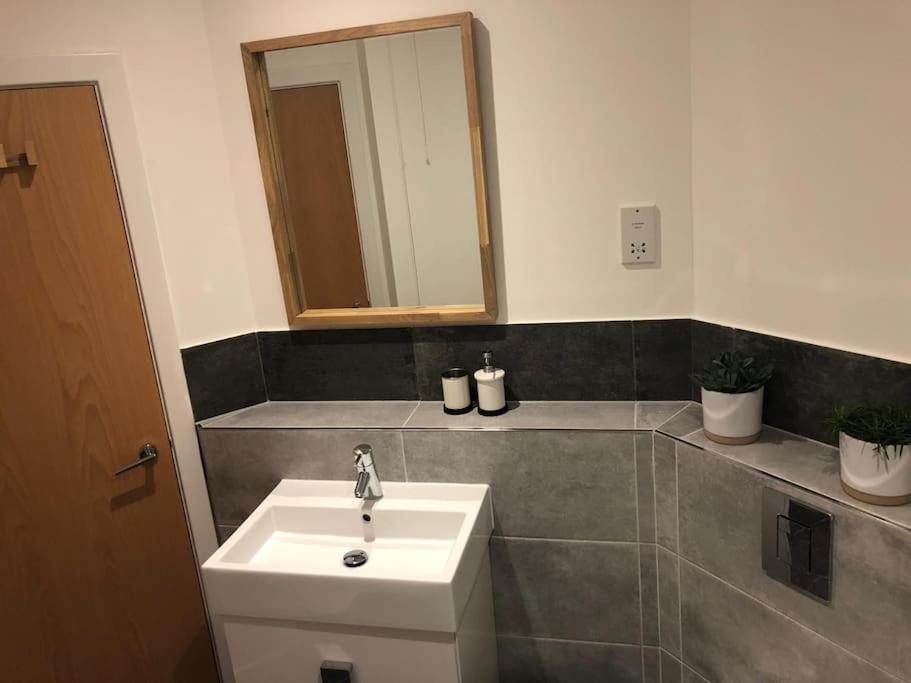 Stunning Apartment In Leeds- Financial District ليدز المظهر الخارجي الصورة