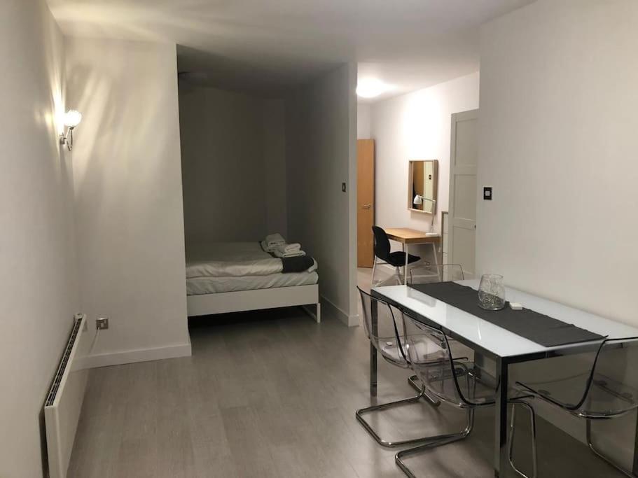 Stunning Apartment In Leeds- Financial District ليدز المظهر الخارجي الصورة