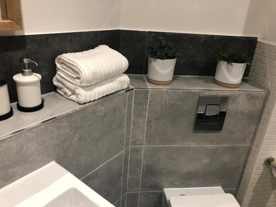 Stunning Apartment In Leeds- Financial District ليدز المظهر الخارجي الصورة